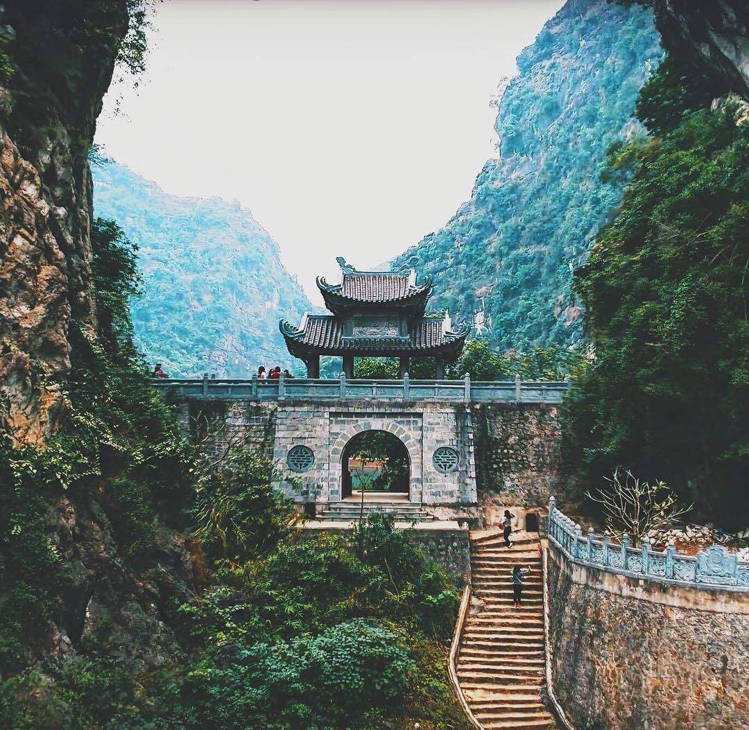 chùa động Am Tiên ở Ninh Bình