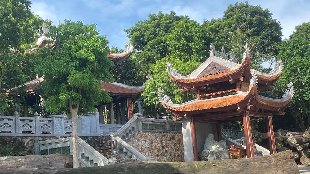 khuôn viên chùa Phật Tích