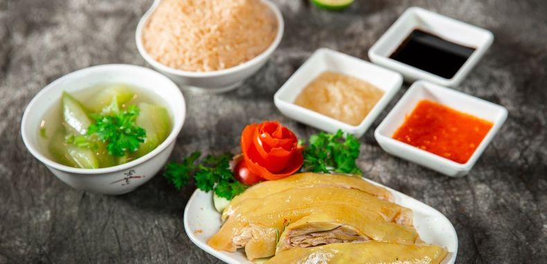 KamPungSing phục vụ cơm gà trong các trung tâm thương mại lớn ở Hà Nội