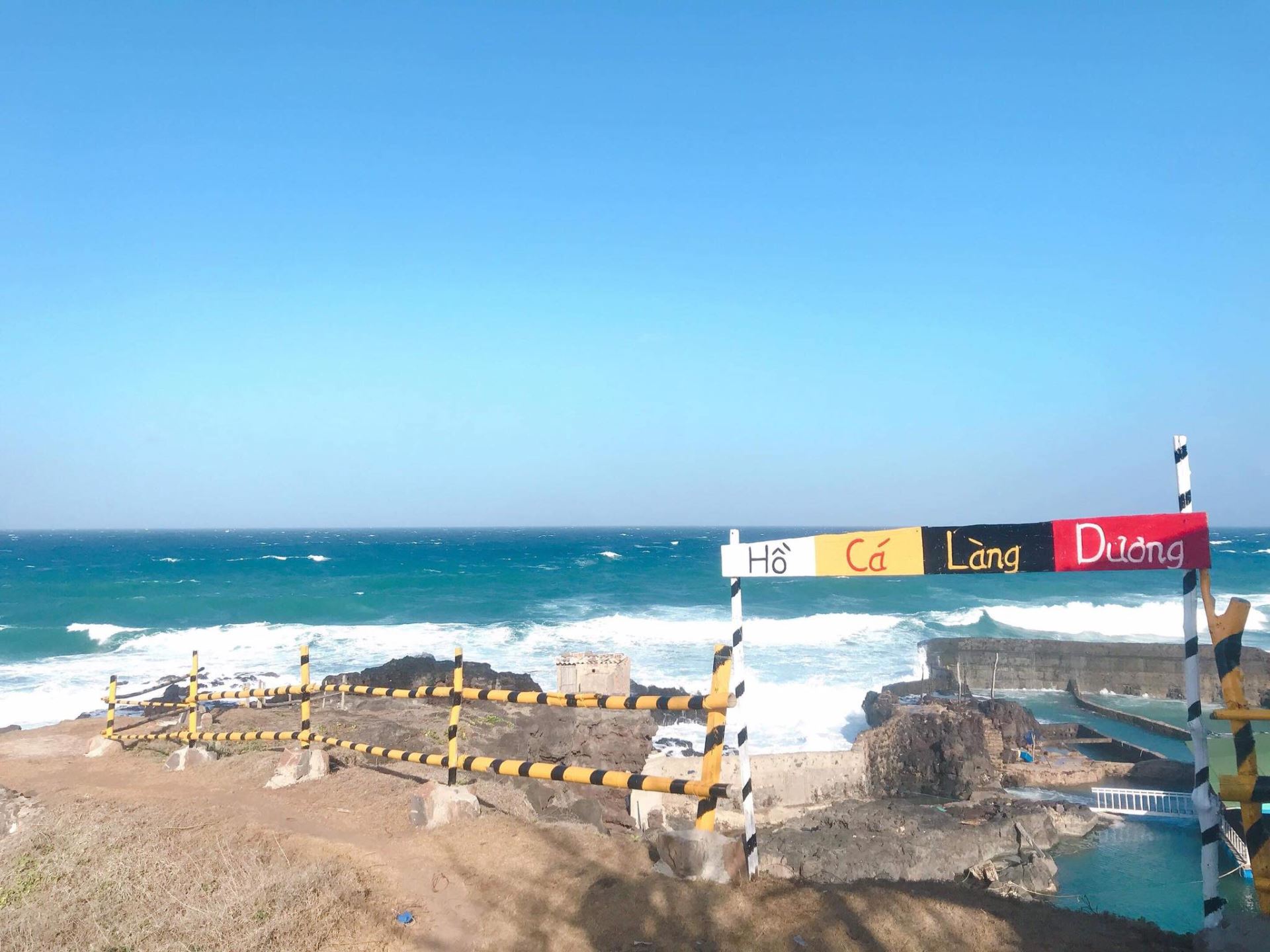 Hồ cá làng Dương, đảo Phú Quý, Bình Thuận