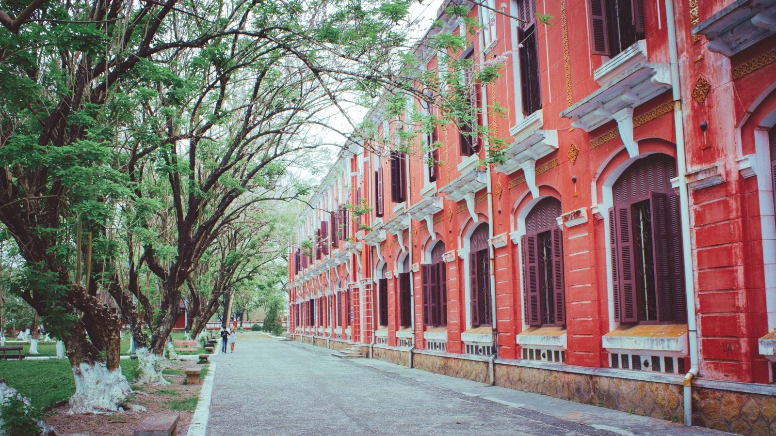 Check-in trường Quốc Học Huế
