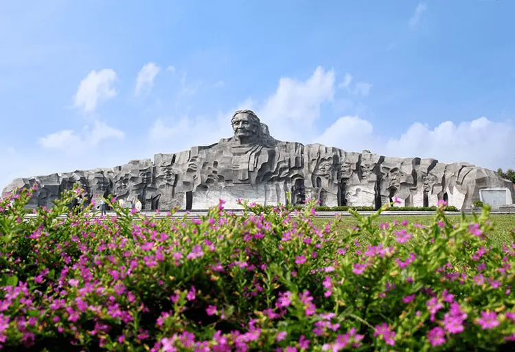 Tượng đài mẹ Thứ