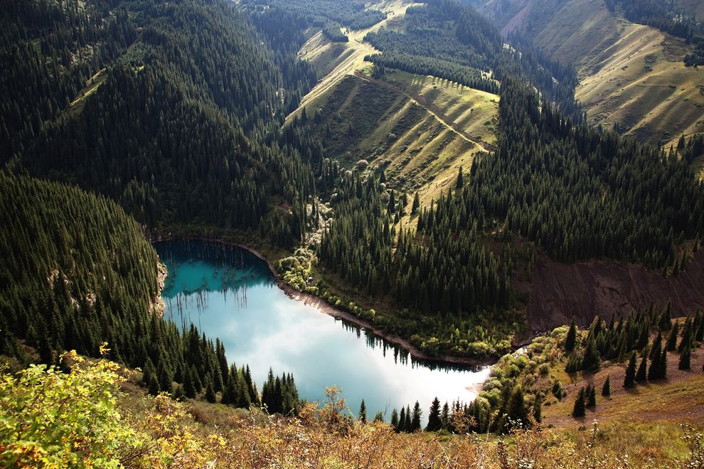 Hồ Kaindy - vé máy bay đi Almaty