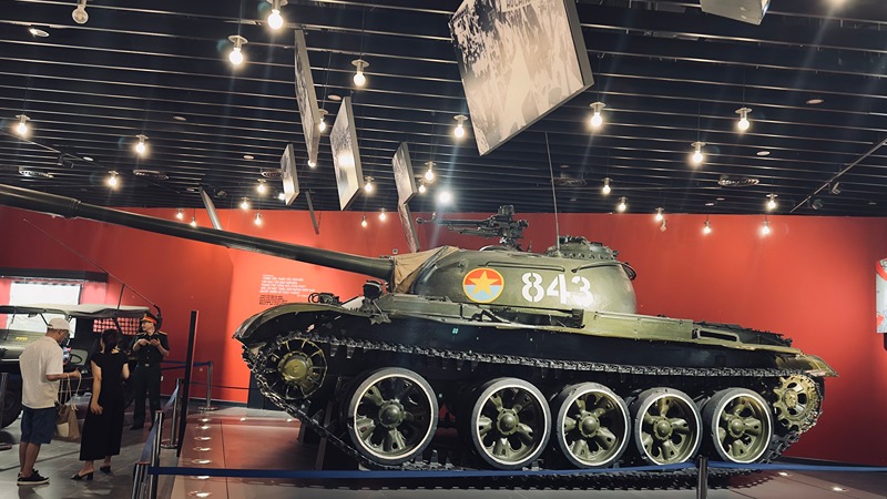 Xe tăng T-54B số hiệu 843