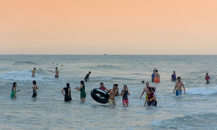 tắm biển Thuận An