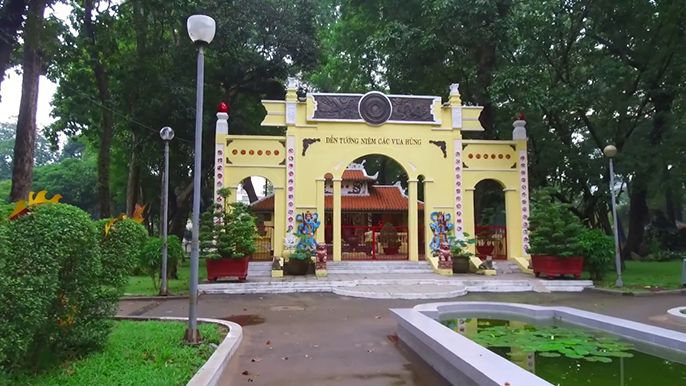 Đền tưởng nhớ 18 vị vua Hùng - công viên Tao Đàn