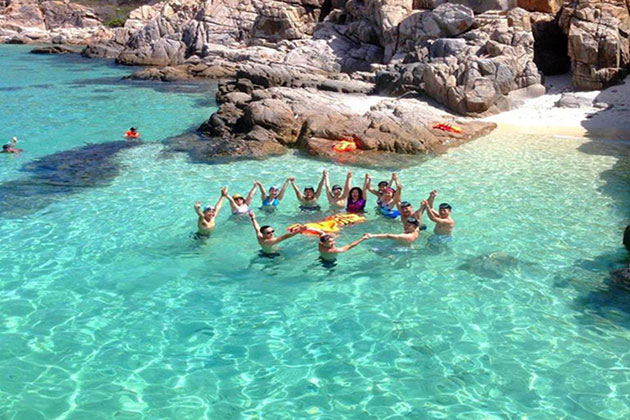 tắm biển Vĩnh Hy