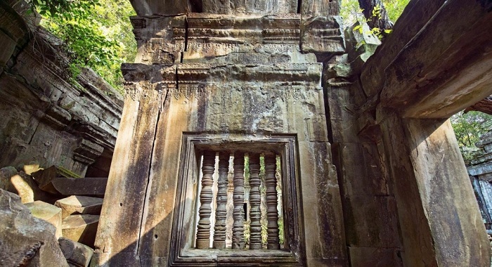 Một góc thư viện cổ kính bên trong đền Beng Mealea