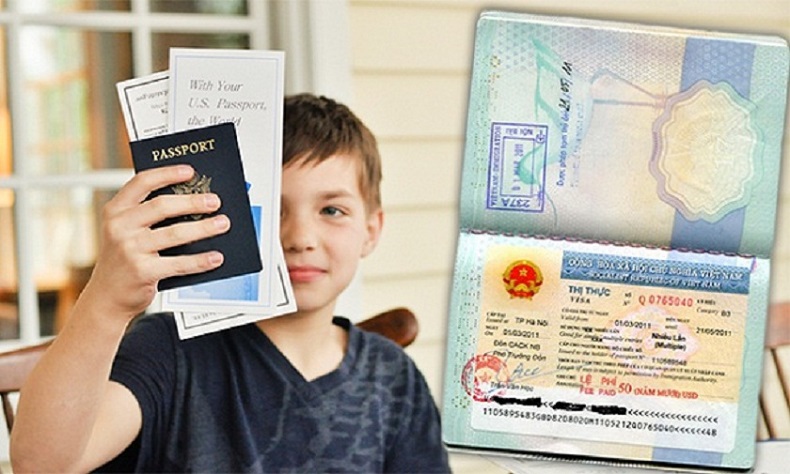 Trẻ em trên 12 tuổi cần mang những giấy tờ cần thiết khi lên máy bay