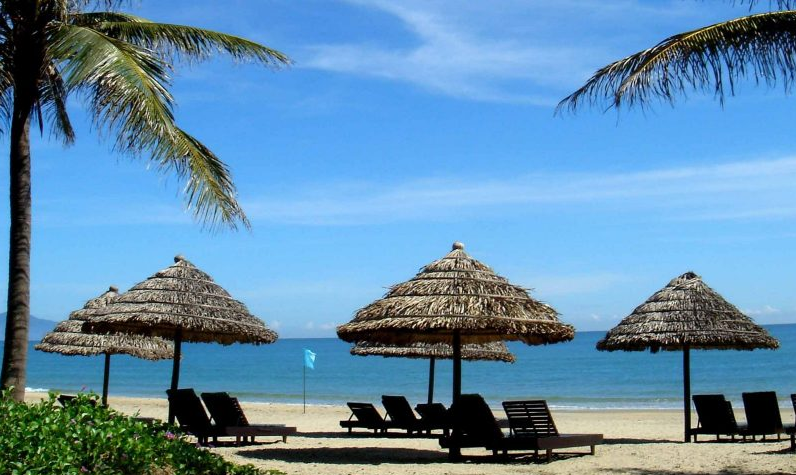 Mỹ Khê - một trong những bãi biển đẹp nhất của cả nước