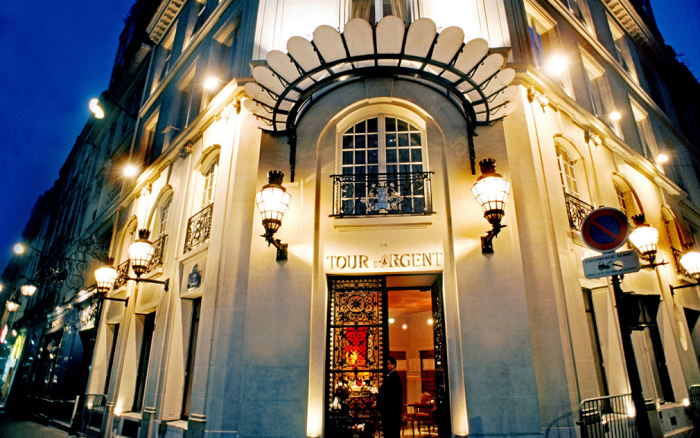 Đừng ngại, bay lên cùng tấm vé máy bay Đà Lạt đi Paris 