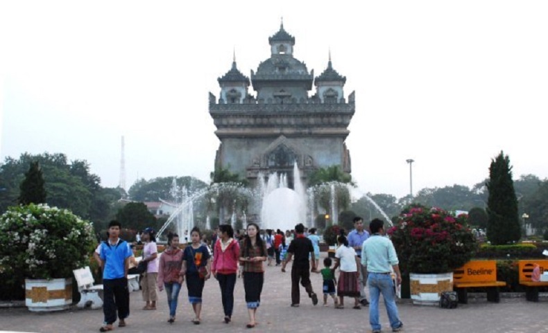 vé máy bay Huế đi Viêng Chăn 1