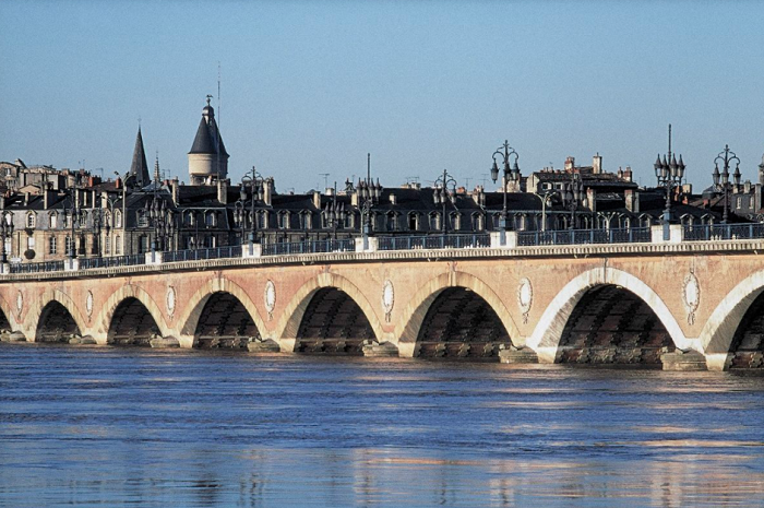 Vé máy bay Nha Trang đi Bordeaux