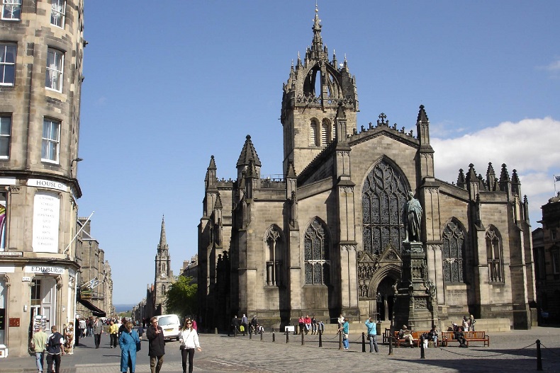 Vé máy bay Quy Nhơn đi Edinburgh 1