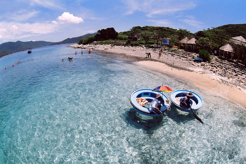 vé máy bay từ Huế đi Nha Trang