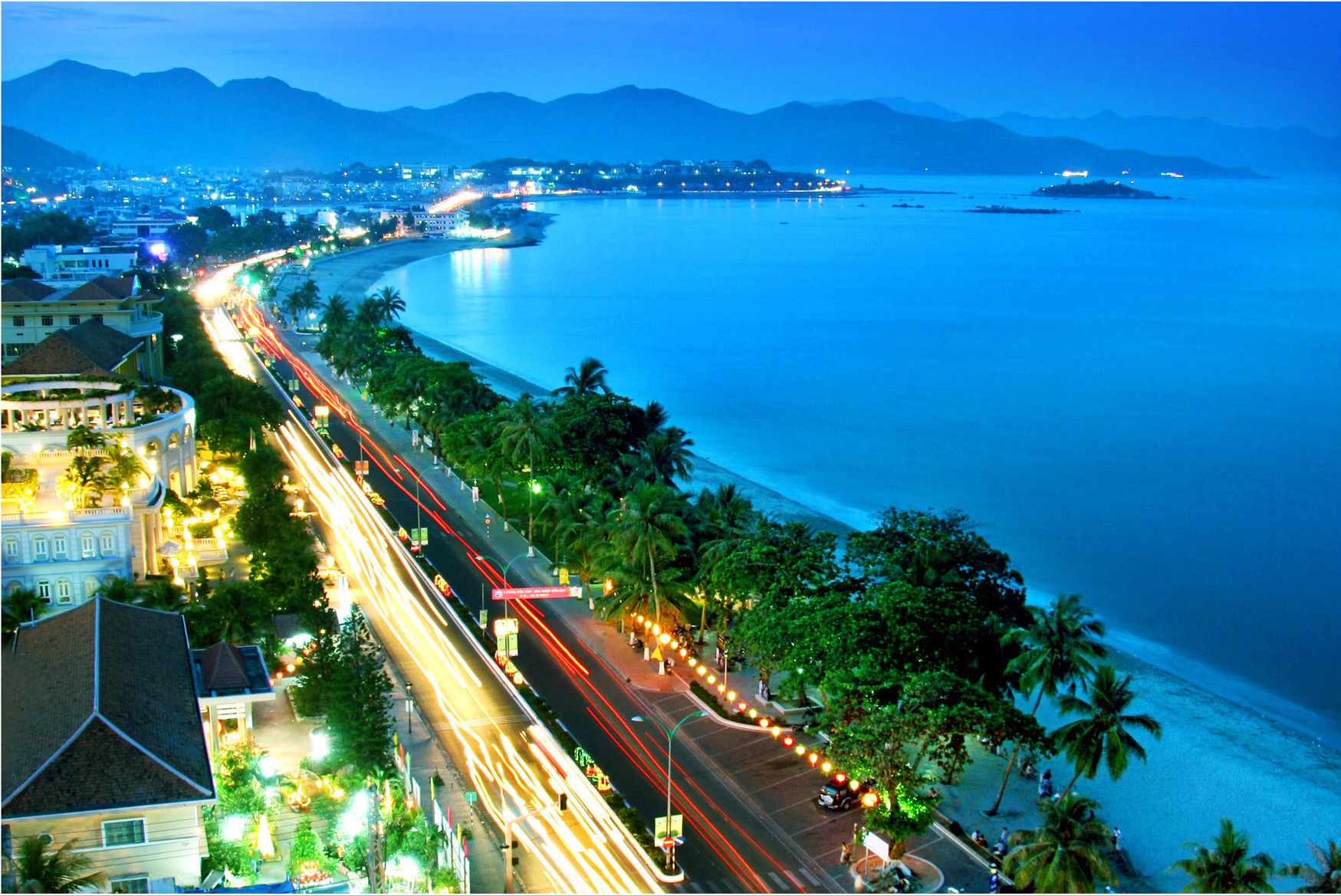 Vé máy bay từ Huế đi Đà Nẵng khứ hồi