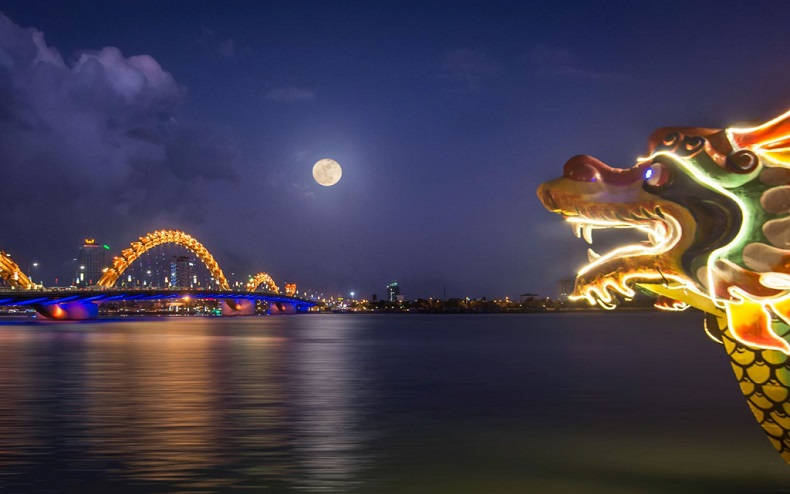 Cầu rồng Đà Nẵng về đêm