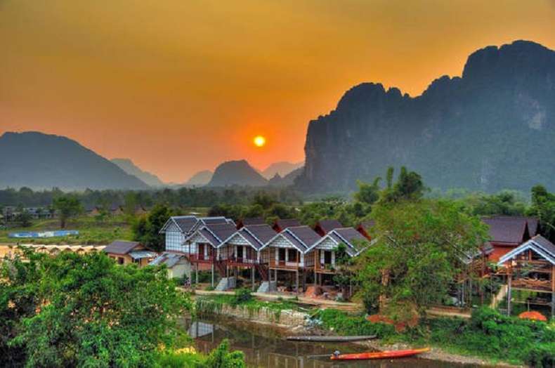 vé máy bay Nha Trang đi Lào tháng 3 1