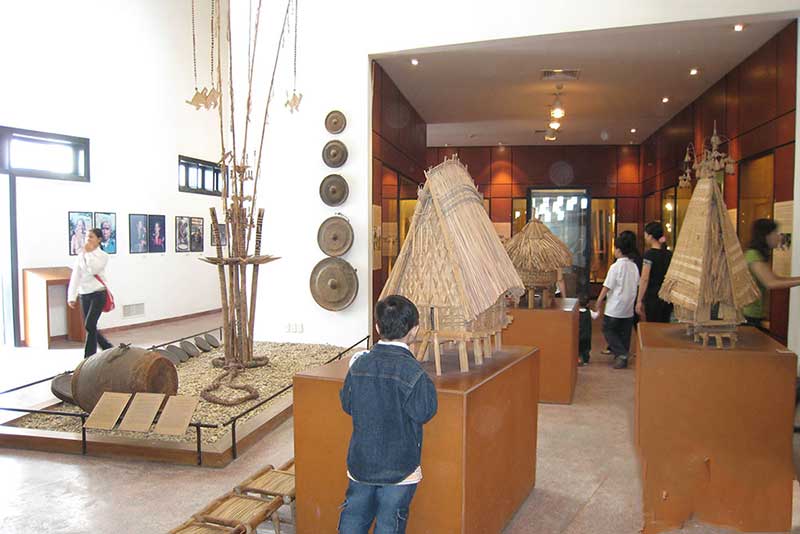 Tòa Trống Đồng - bảo tàng Dân tộc học