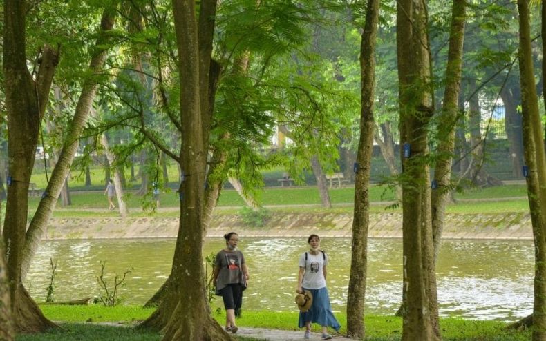 Hồ nước Vị Danh - công viên Bách Thảo