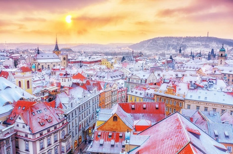 Du lịch nhà thờ Old Town Square có gì hay?