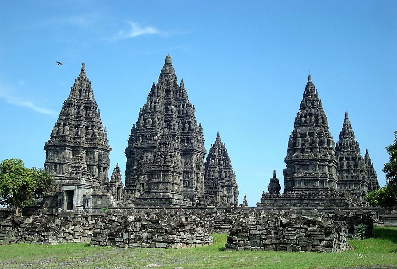 Viếng thăm đền thờ cổ Prambanan và Borobudur