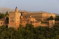 Kỳ quan lâu đài Alhambra giữa trời Âu