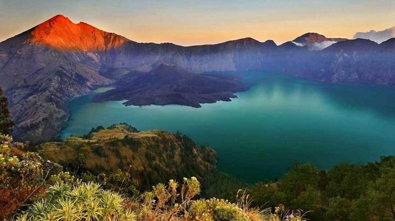 Núi Rinjani hùng vĩ và thơ mộng