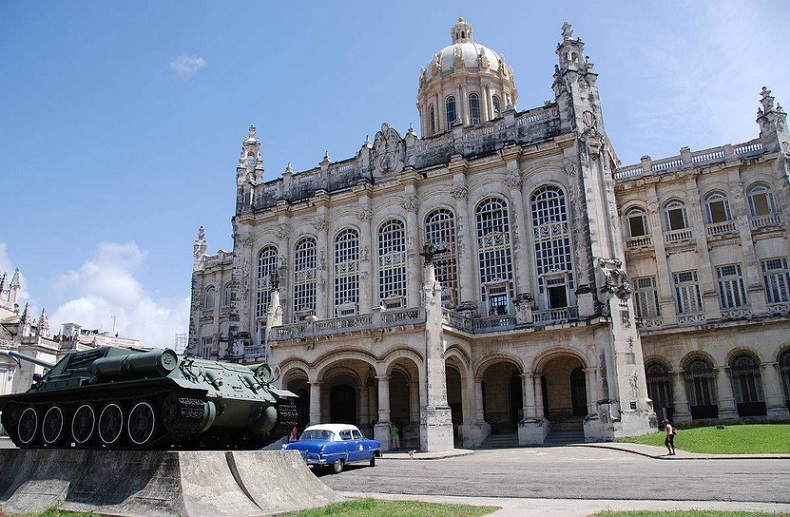 Thăm quan Bảo tàng cách mạng tại Cuba