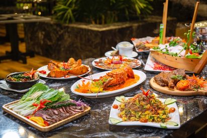 Thưởng thức hải sản tươi sống và các món đặc sản là trải nghiệm không thể bỏ lỡ khi đến Phú Quốc.