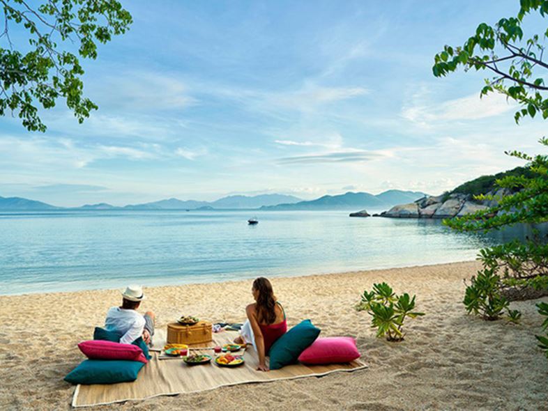 Cắm trại trên bờ biển Vịnh Ninh Vân