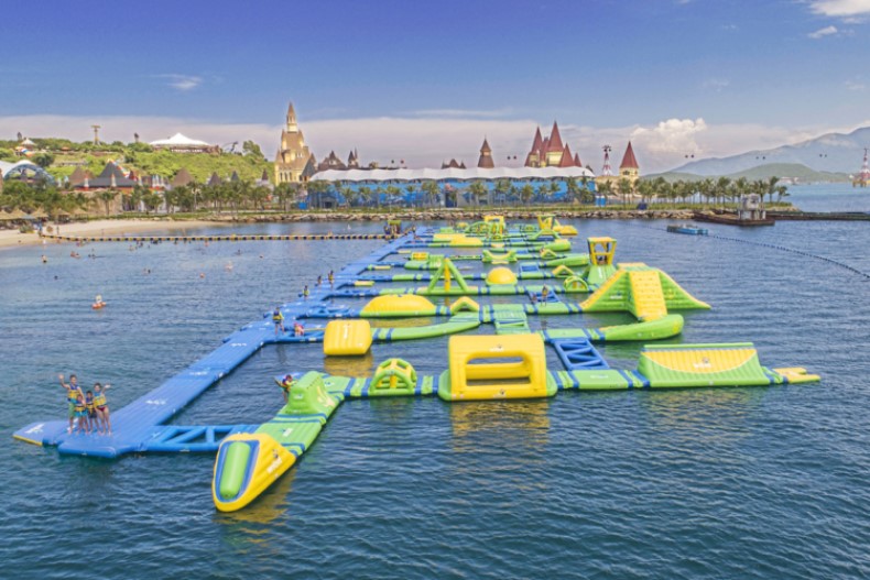 vịnh phao nổi Vinpearl Splash Bay